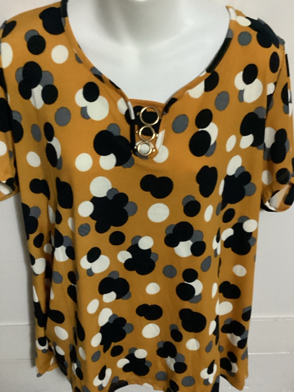 80 Park Mustard Polka Dot Short Sleeve Tee with Gold Ring Detail size 1X NWT